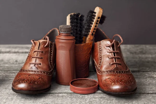 Eski Ayakkabı ve Ayakkabı temizleme seti