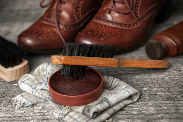Lehçe krem ve Ayakkabı temizleme fırçası