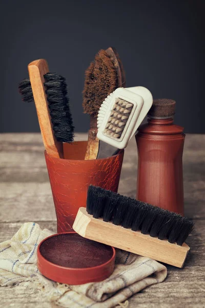 Ayakkabı bakım masaya ayarla