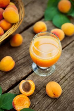 Kayısı suyu cam. Üstten Görünüm.