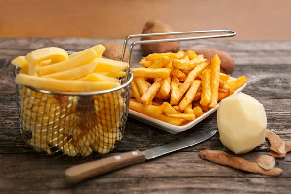 Patates kızartma sepeti ve patates kızartması