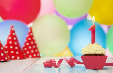 Doğum günü kek mum ve çikolata ile