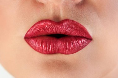 Tutkulu kırmızı dudaklar telaş