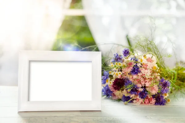 Frame mockup and bouquet in the background — Stock Photo, Image