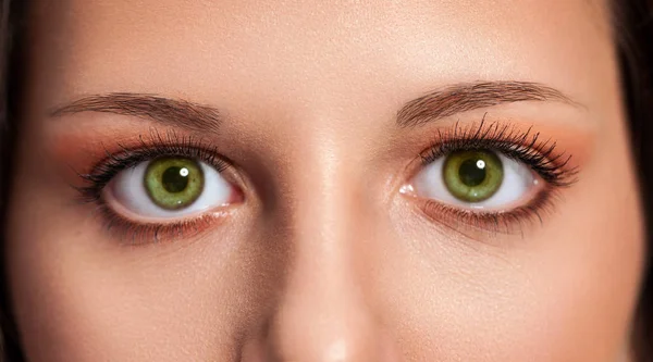 Primer plano de hermosos ojos de mujer — Foto de Stock