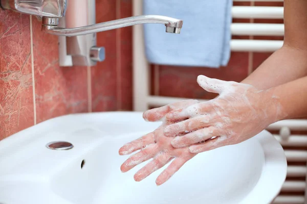 Soapy hands. Hands with soap. Hand cleaning. — Stock Photo, Image