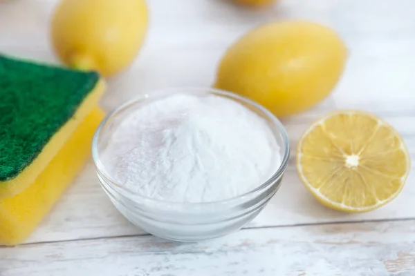 Természetes tisztítószereket, citromlé és szódabikarbóna — Stock Fotó