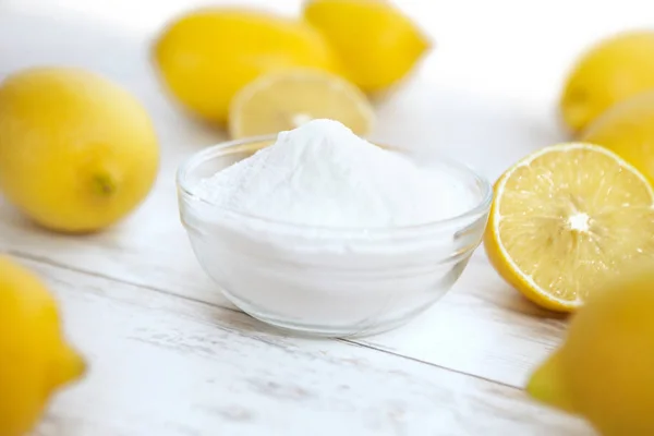 Zelfgemaakte groene schoonmaken, citroen en baking soda — Stockfoto