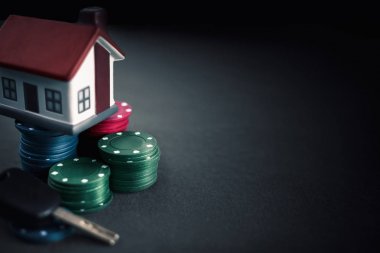 model ev Kumar fişleri, poker bağımlılığı yığını üzerinde yerleştirme.