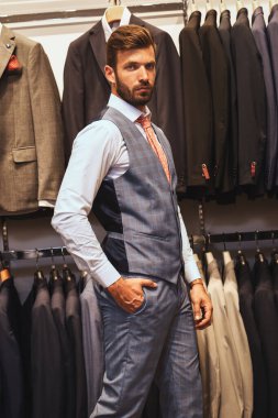 En ince ayrıntısına kadar mükemmel. Modern iş adamı. Moda fotoğrafı. 