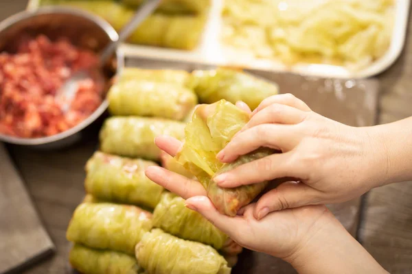 Stuffed cabbage rolls, preparing — Stock Photo, Image