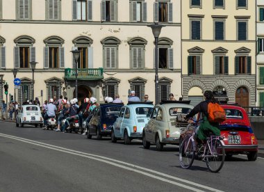 Eski Floransa 'daki eski arabalar. İtalya. Eylül 2019.
