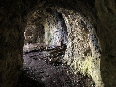 Pilatus Tepesi 'nin altındaki madencilik tünelleri, Alpnach - Obwalden Kantonu veya İsviçre Obwald Kantonu