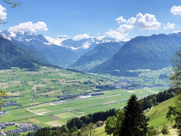 Pohled Engelbergertal Valley Stánky Osady Hory Stanserhorn Ennetbrgen Kanton Nidwalden — Stock fotografie