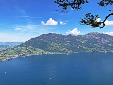 Buergenberg Dağı, Obburgen veya Obbuergen Kantonu 'ndaki Alp yığını Rigi ve Luzerne Gölü veya Vierwaldstaettersee veya Vierwaldsattersee manzarası