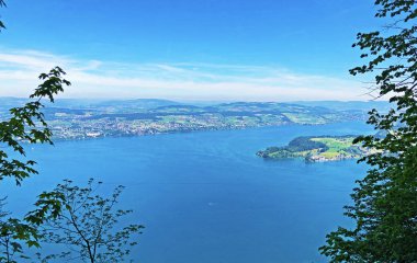 Burgenberg 'den ya da Buergengerg dağından, Obburgen' den ya da Obbuergen 'den Vierwaldstaettersee Oder Vierwaldsattersee - İsviçre' nin Nidwalden Kantonu