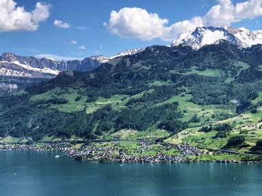 Brgenberg dağı Obbrgen 'den (Obburgen veya Obbuergen) Vierwaldstttersee (Vierwaldstaettersee oder Vierwaldsattersee) görünümü