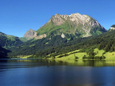 Alp gölü Wagitalersee (Waegitalersee), Innerthal - Schwyz Kantonu, İsviçre