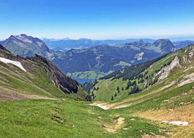 Wagital veya Waegital vadisinde ve Alp Gölü Wagitalersee (Waegitalersee), Innerthal - Schwyz Katarakt, İsviçre