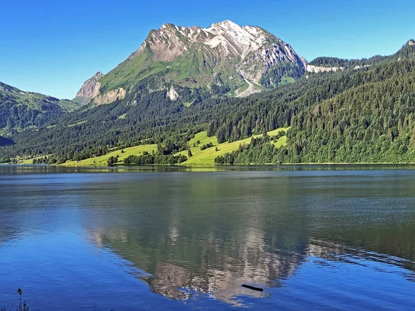 Beautiful View Mountain Peaks Turner Diethelm Alpine Lake Wagitalersee Waegitalersee — Stock Photo, Image
