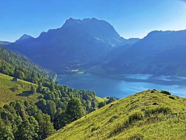 Bela Vista Picos Montanha Turner Diethelm Sobre Lago Alpino Wagitalersee — Fotografia de Stock