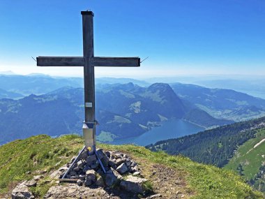 Wagital Vadisi veya Waegital Gölü ve Wagitalersee (Waegitalersee), Innerthal - Schwyz Kantonu, İsviçre