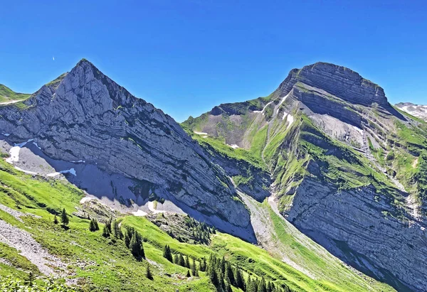 Rossalpelispitz Rossaelplispitz Zindlenspitz Montanhas Acima Lago Alpino Wagitalersee Waegitalersee Innerthal — Fotografia de Stock