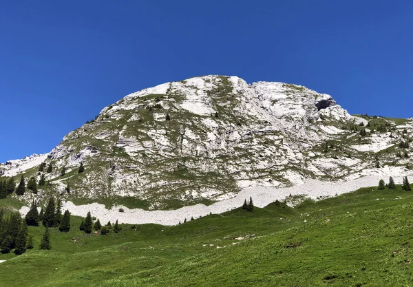 Muntele Schiberg Deasupra Văii Wagital Lacul Alpin Wagitalersee Waegitalersee Innerthal — Fotografie, imagine de stoc