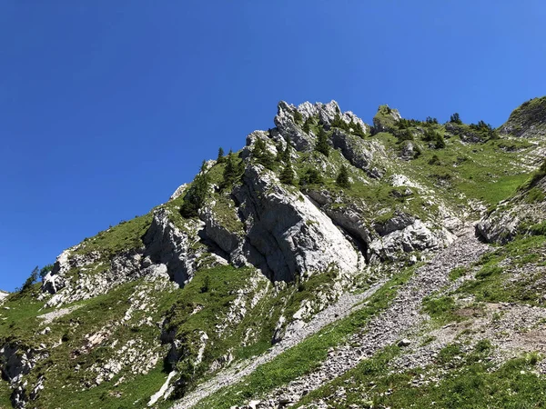 Pedras Rochas Dos Picos Alpinos Acima Vale Wagital Waegital Lago — Fotografia de Stock