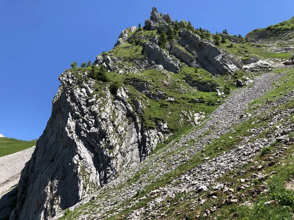 Pedras Rochas Dos Picos Alpinos Acima Vale Wagital Waegital Lago — Fotografia de Stock