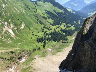 Güzel Alp Vadisi Oberseetal ve Obersee Gölü, Nafel ve Naefels Kantonu