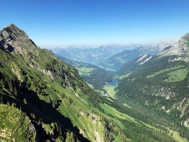 Güzel Alp Vadisi Oberseetal ve Obersee Gölü, Nafel ve Naefels Kantonu