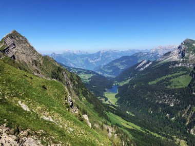 Güzel Alp Vadisi Oberseetal ve Obersee Gölü, Nafel ve Naefels Kantonu