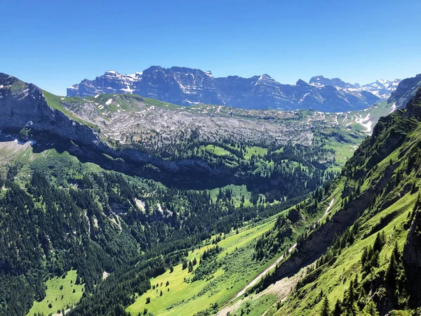 Belo Vale Alpino Oberseetal Nfels Nafels Naefels Cantão Glarus Suíça — Fotografia de Stock