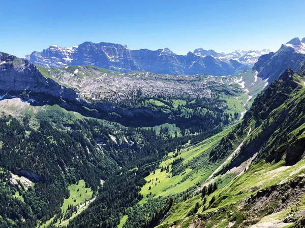 Gyönyörű Alpesi Völgy Oberseetal Nfels Nafels Vagy Naefels Glarus Kanton — Stock Fotó