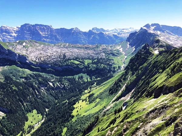 Vacker Alpin Dal Oberseetal Nafels Nafels Eller Naefels Kanton Glarus — Stockfoto