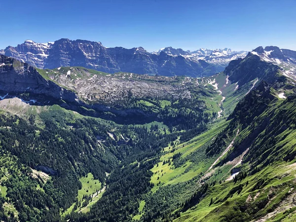 Όμορφη Αλπική Κοιλάδα Oberseetal Nfels Nafels Naefels Καντόνιο Glarus Ελβετία — Φωτογραφία Αρχείου