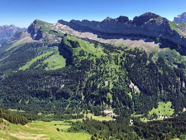 Piękna Dolina Górska Oberseetal Nfels Nafels Lub Naefels Kanton Glarus — Zdjęcie stockowe