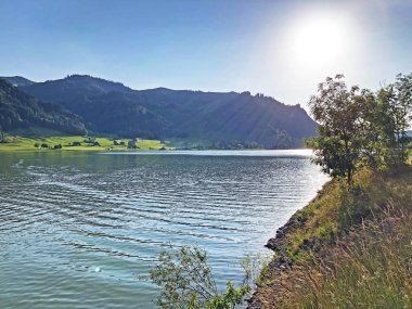 Suni göl Sihlsee veya Stausee Sihlsee, Gross-Canton of Schwyz, Isviçre