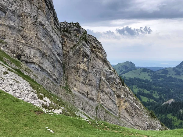 Stenen Rotsen Van Alpentoppen Boven Wagital Waegital Vallei Bergmeer Wagitalersee — Stockfoto