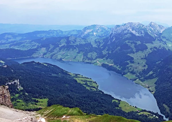 Alpejska Sceneria Jeziora Wagitalersee Waegitalersee Dolinie Wathe Waethe Innerthal Canton — Zdjęcie stockowe