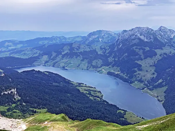 Сценарий Озере Вагнер Waeghersee Вагинале Waegital Кантон Фельц Швейцария — стоковое фото
