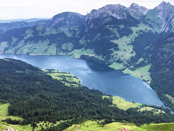 Alpejska Sceneria Jeziora Wagitalersee Waegitalersee Dolinie Wathe Waethe Innerthal Canton — Zdjęcie stockowe