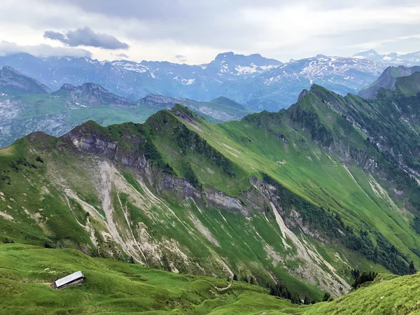 Alpejskie Pastwiska Użytki Zielone Dolinie Sihltal Nad Sztucznym Jeziorem Sihlsee — Zdjęcie stockowe