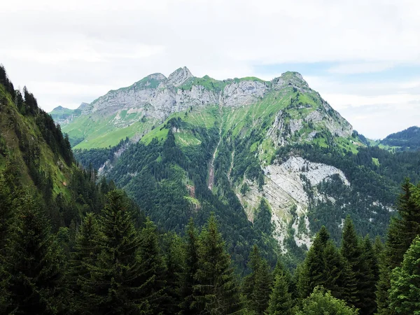 Alpejskie Góry Biet Leiterenstollen Nad Doliną Sihltal Sztucznym Jeziorem Sihlsee — Zdjęcie stockowe