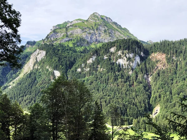 Montaña Alpina Leiterenstollen Sobre Valle Sihltal Lago Artificial Sihlsee Studen —  Fotos de Stock