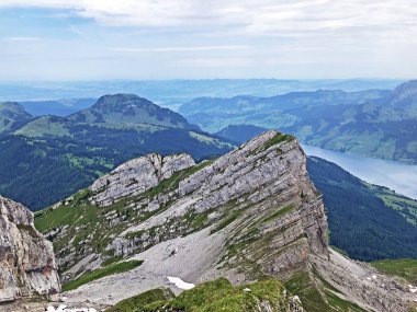 Sihltal ve Wagital (Waegital veya Wgital) vadileri arasında yer alan Diethelm ve Turner tepelerindeki panoramalar, Studen - Schwyz Kantonu, İsviçre