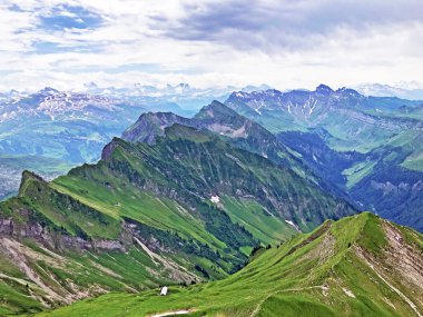 Sihltal ve Wagital (Waegital veya Wgital) vadileri arasında yer alan Diethelm ve Turner tepelerindeki panoramalar, Studen - Schwyz Kantonu, İsviçre