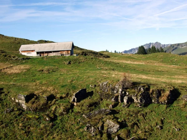 Traditionele Architectuur Boerderijen Churfirsten Bergketen Regio Toggenburg Starkenbach Kanton Gallen — Stockfoto