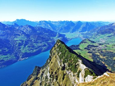 Lake Walensee, Churfirsten mountain ranges ve Glarus Alps - Canton St. Gallen, İsviçre